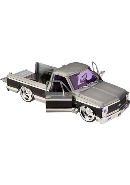 Toys 1972 Chevy Cheyenne Bigtime Kustoms 1:24 Ölçek Metal Döküm Model Araba modelleri