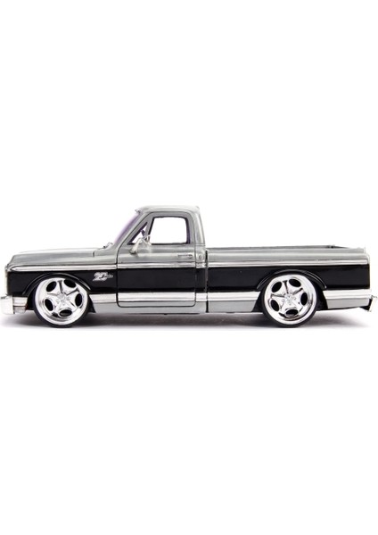Toys 1972 Chevy Cheyenne Bigtime Kustoms 1:24 Ölçek Metal Döküm Model Araba fırsatları