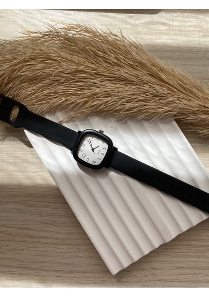 Retro Minimal Vintage Deri Kordon Kadın Kol Saati Silikon Model fiyatları