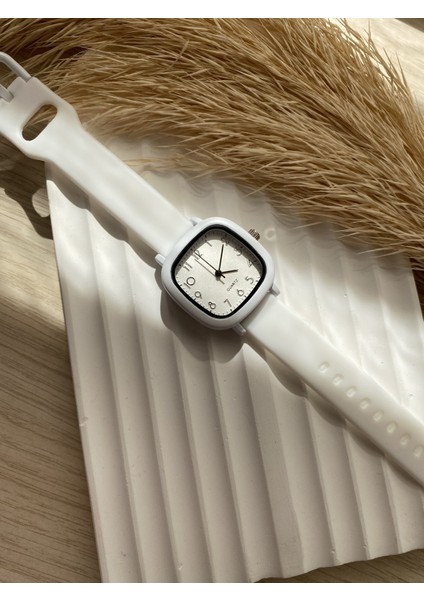 Retro Minimal Vintage Deri Kordon Kadın Kol Saati Silikon Model