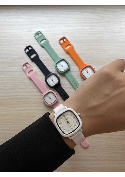 Retro Minimal Vintage Deri Kordon Kadın Kol Saati Silikon Model