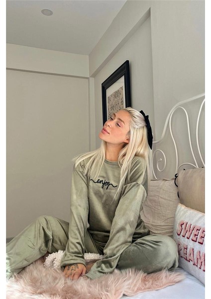 Yeşil Enjoy Desenli Exclusive Kadife Kadın Pijama Takımı modelleri
