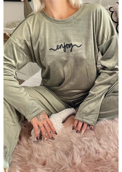 Yeşil Enjoy Desenli Exclusive Kadife Kadın Pijama Takımı fırsatları