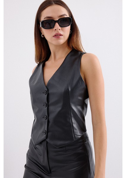 6799 Kısa Suni Deri Yelek - Siyah fırsatları