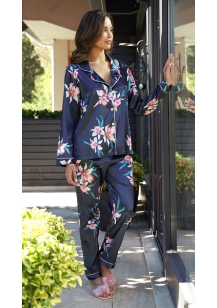 Lacivert Saten Çiçek Desenli Gömlekli Kadın Alt Üst Pijama Takımı Saten