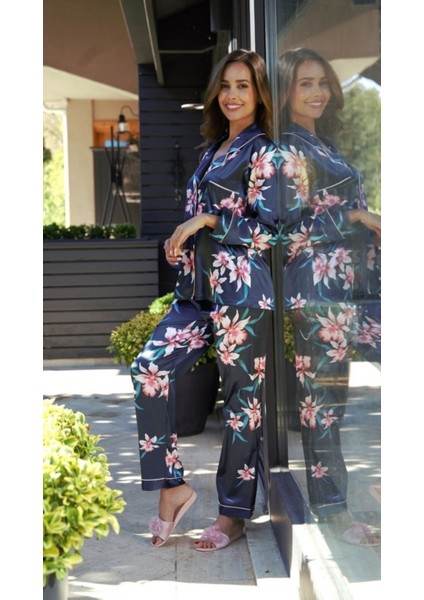 Lacivert Saten Çiçek Desenli Gömlekli Kadın Alt Üst Pijama Takımı Saten fiyatları