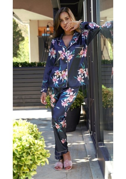 Lacivert Saten Çiçek Desenli Gömlekli Kadın Alt Üst Pijama Takımı Saten modelleri