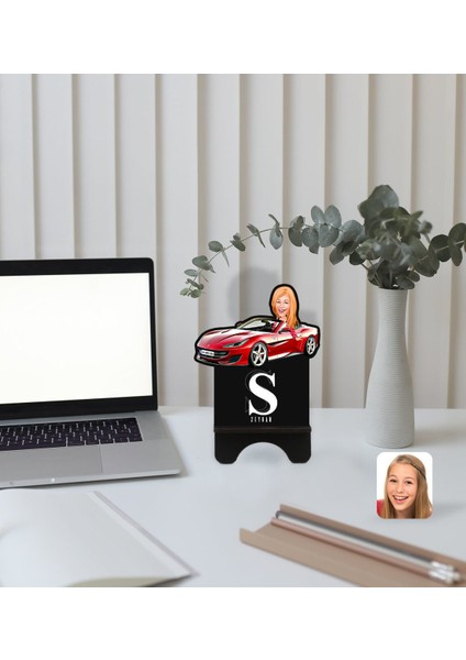 Kişiye Özel Plakalı Kadın Ferrari California Karikatürlü Ahşap Biblo Telefon Standı-1 fiyatları