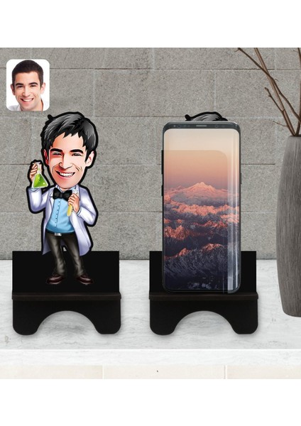 Kişiye Özel Erkek Kimyager Karikatürlü Ahşap Biblo Telefon Standı-2