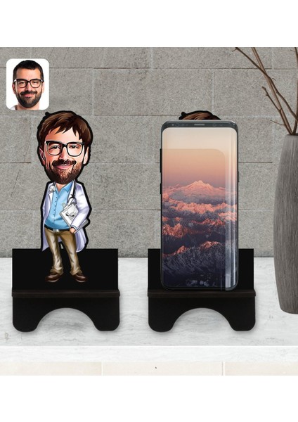 Kişiye Özel Erkek Doktor Karikatürlü Ahşap Biblo Telefon Standı-8