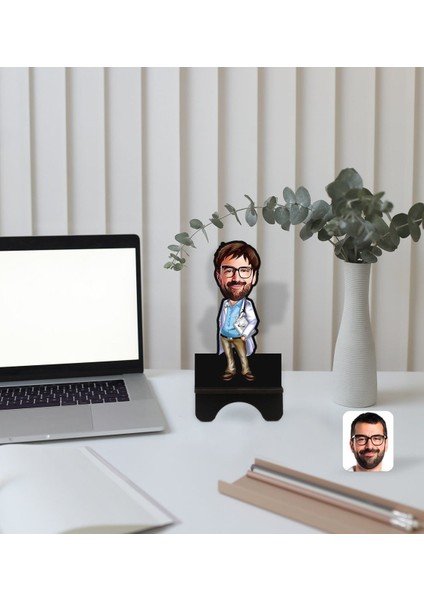 Kişiye Özel Erkek Doktor Karikatürlü Ahşap Biblo Telefon Standı-8 fiyatları