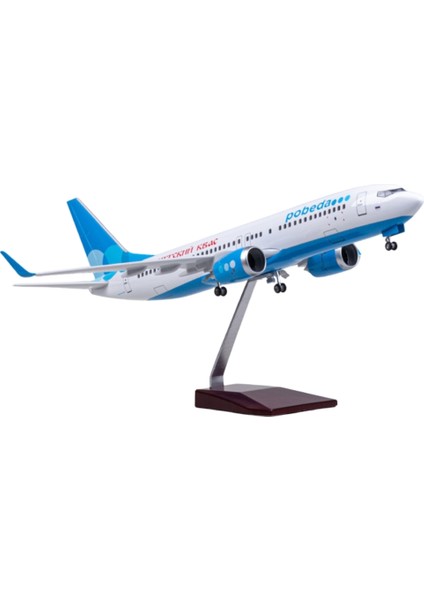 1/85 Ölçekli Pobeda Airlines Boeing 737 Model Uçak