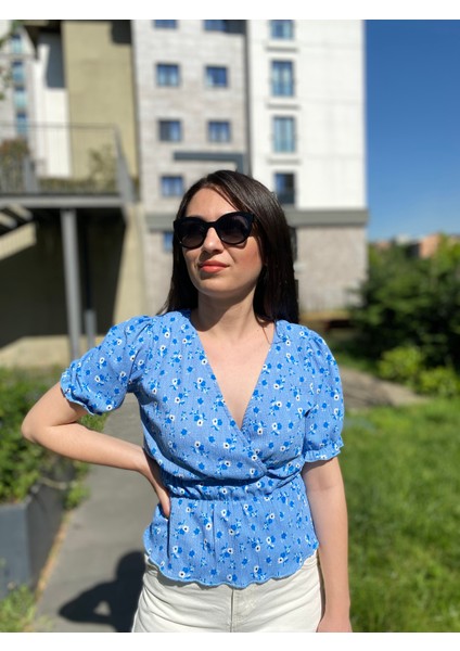 Mavi Kruvaze Çiçekli Bluz