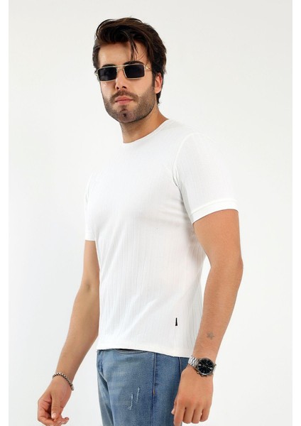 Erkek Jakarlı Çizgi Kabartmalı T-Shirt
