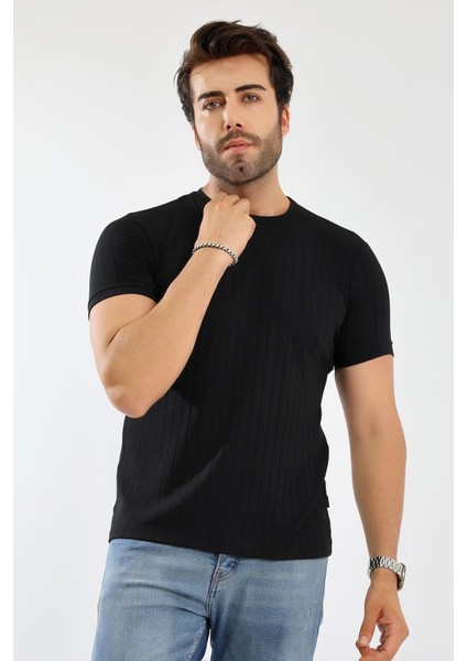 Erkek Jakarlı Çizgi Kabartmalı T-Shirt
