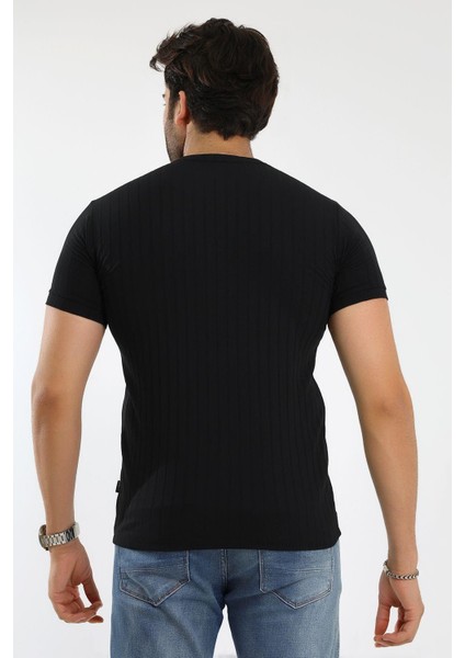 Erkek Jakarlı Çizgi Kabartmalı T-Shirt