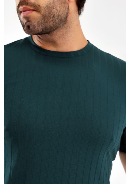 Erkek Jakarlı Çizgi Kabartmalı T-Shirt