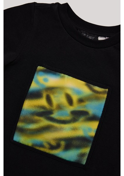 Erkek Bebek Siyah T-Shirt Şıklığı ve Konforu Bir Arada Sunan Regular Fit modelleri