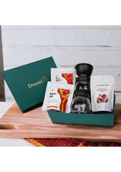 Dreamgift Coffee & Treats Hediye Seti - Just Roastery Kenya ve Ethiopia Çekirdek Kahve, Seramik Öğütücülü Cam Kahve Değirmeni, Patiswiss Sütlü Çikolatalı Çilekli Draje ile Kahve ve Lezzet Şöleni Sunar