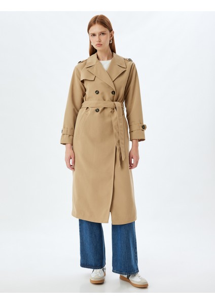 Trençkot Kruvaze Ters Yaka Cepli Kuşak Detaylı Düğmeli modelleri