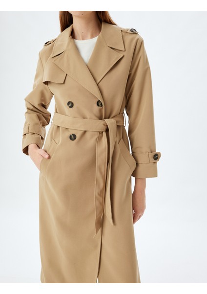 Trençkot Kruvaze Ters Yaka Cepli Kuşak Detaylı Düğmeli indirimleri