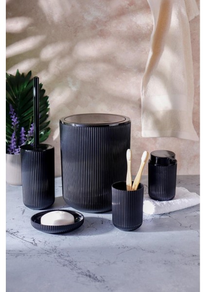 Siyah Pro 5 Parça Banyo Takımı, şık ve kullanışlı set.