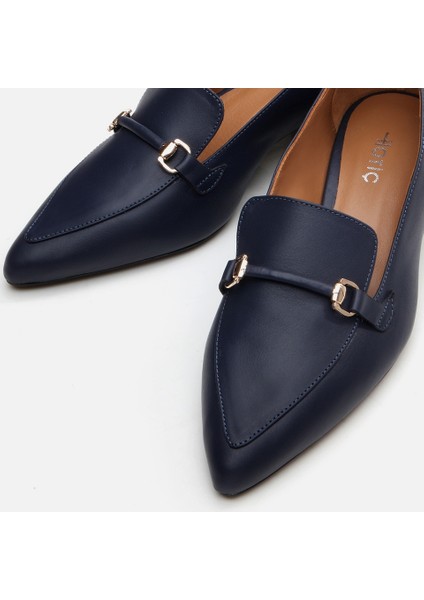 01AYH290820A680 Deri Lacivert Kadın Loafer