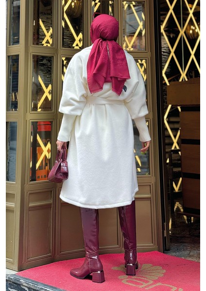 Bel Kuşaklı Yaka Taş Bronş Detaylı Kaban 7874 Ekru fiyatları