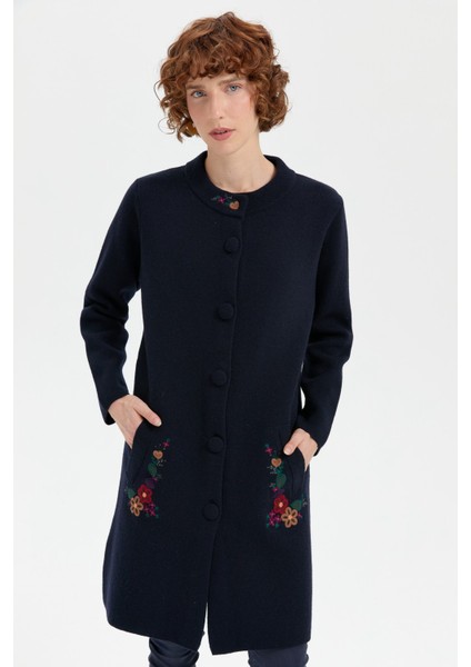 Kadın Dik Yaka Cebi Işlemeli Uzun Yün Kaban K.lacivert modelleri