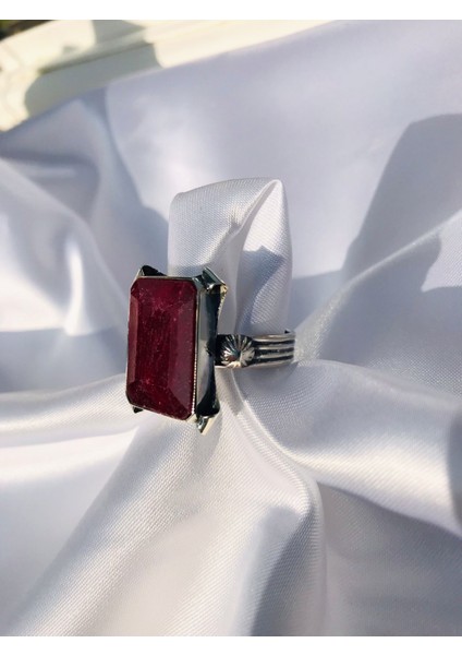 Yakut Taştasarım Gümüş Yüzük