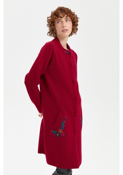 Kadın Dik Yaka Cebi Işlemeli Uzun Yün Kaban V.çürüğü modelleri