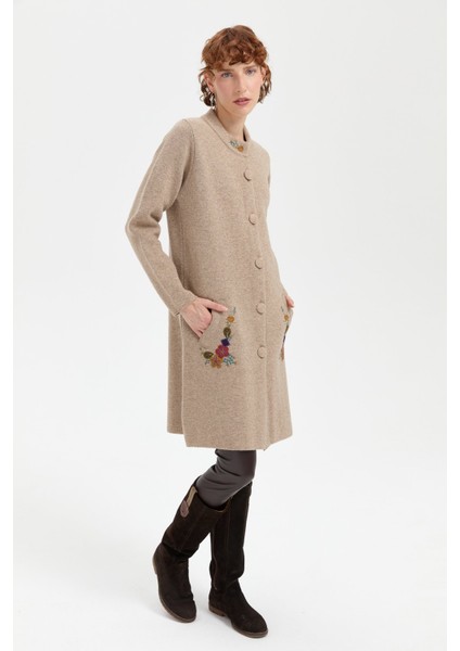Kadın Dik Yaka Cebi Işlemeli Uzun Yün Kaban K.bej fiyatları