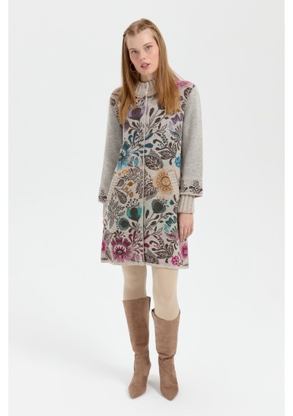 Kadın Dik Yaka Önü Renkli Çiçekli Uzun Yün Kaban V.bej fiyatları