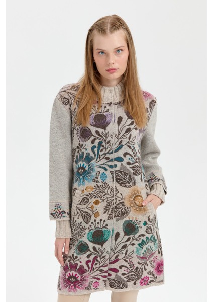 Kadın Dik Yaka Önü Renkli Çiçekli Uzun Yün Kaban V.bej fırsatları