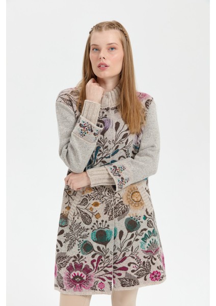 Kadın Dik Yaka Önü Renkli Çiçekli Uzun Yün Kaban V.bej indirimleri