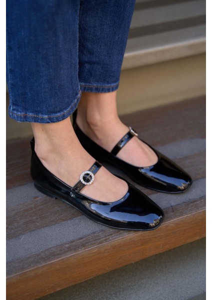 Siyah Rugan Kadın Küt Burunlu Tek Bantlı Babet