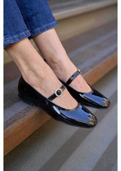 Siyah Rugan Kadın Küt Burunlu Tek Bantlı Babet fiyatları