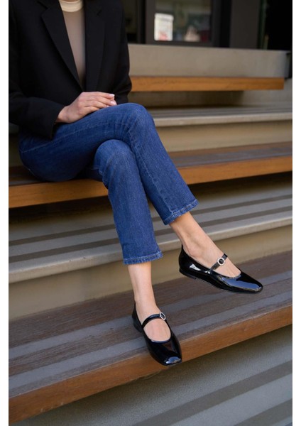 Siyah Rugan Kadın Küt Burunlu Tek Bantlı Babet modelleri