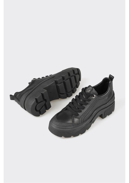 Siyah Deri Kadın Spor Ayakkabı modelleri