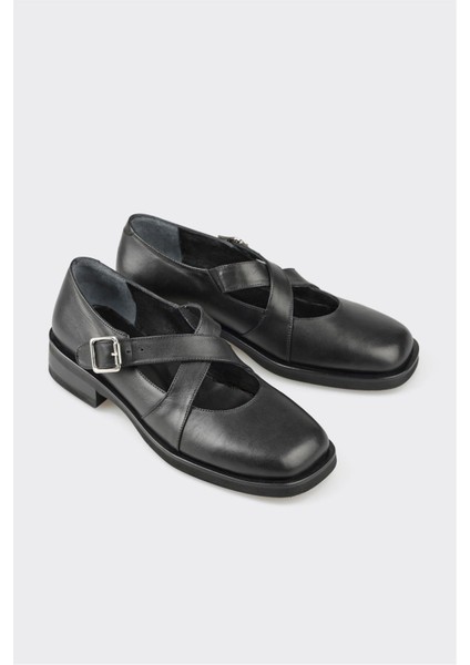 Siyah Deri Kadın Günlük Ayakkabı fiyatları