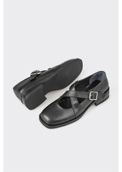 Siyah Deri Kadın Günlük Ayakkabı modelleri