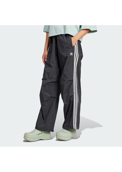 Adidas Originals IY7251 3-Stripes Woven Parachute Pants