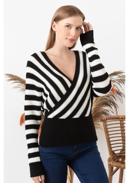Kadın Siyah V Yaka Çizgili Uzun Kollu Kazak fiyatları