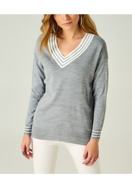 Kadın Gri V Yaka Şeritli Kazak fiyatları