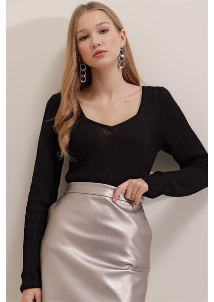 Kadın Siyah U Yaka Triko Kazak