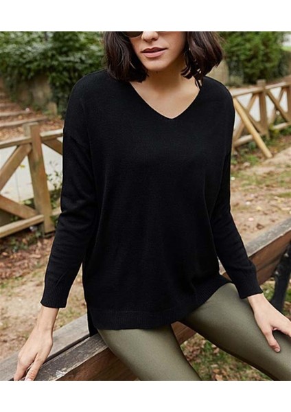 Kadın Siyah V Yaka Kazak