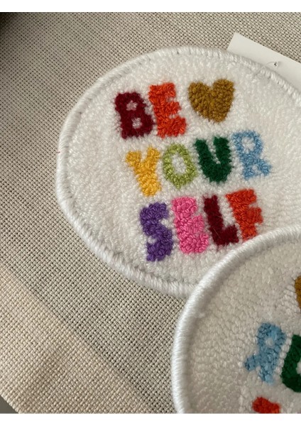 Punch Bardak Altlığı Çift Taraflı Be Yourself Desenli Yuvarlak Formlu Beyaz