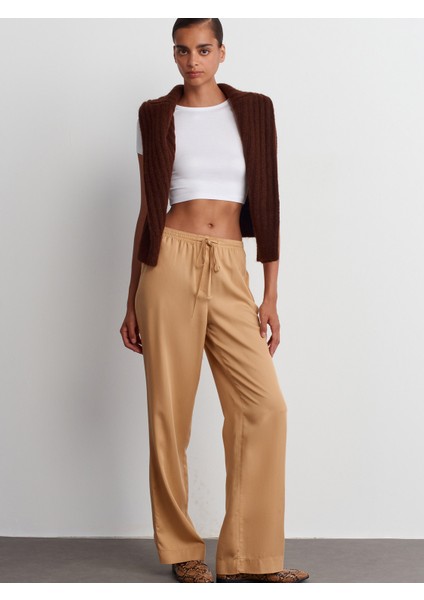 71536 Belden Bağlamalı Dökümlü Pantolon-Açık Camel
