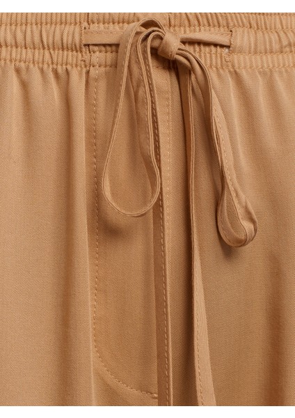 71536 Belden Bağlamalı Dökümlü Pantolon-Açık Camel