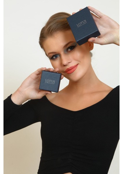 Beyaz Lotus Çiçeği Bileklik, 925 Ayar Gümüş ve Zirkon Taş ile şık tasarım fırsatları